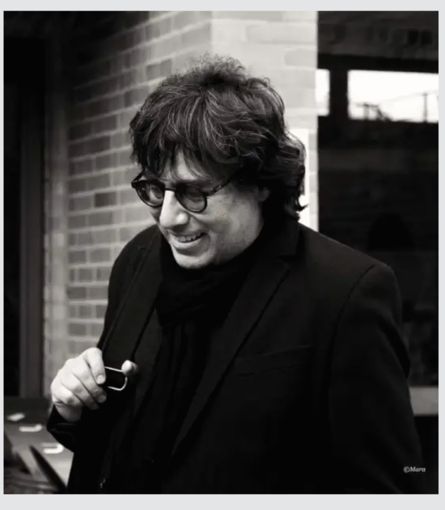 En el arte tienes que ser totalmente libre Un acercamiento al poeta Álvaro Mata Guillé