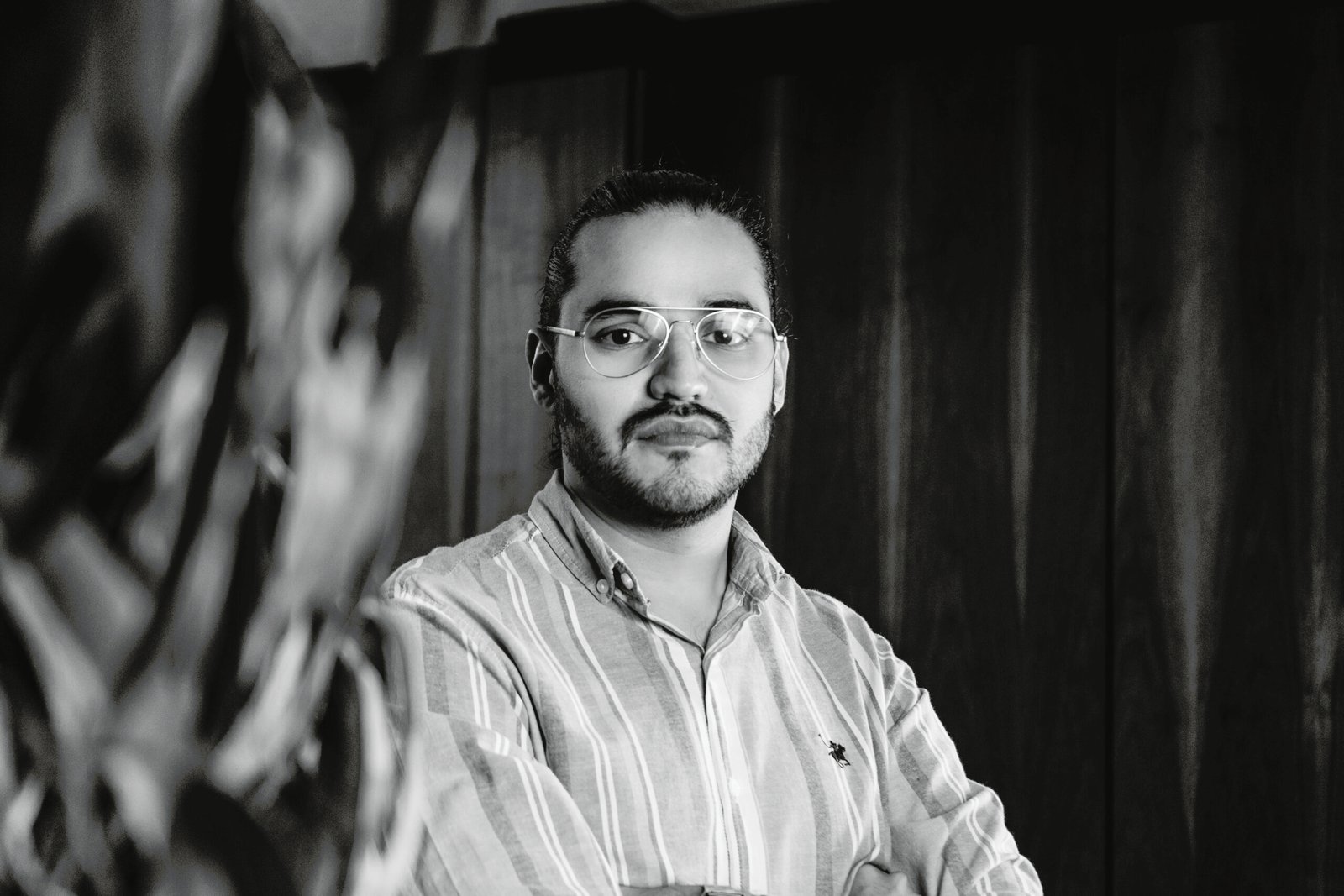 Mario encuentra en la escritura no sólo un medio, sino la vía para expresarse con total libertad, impulsado por el deseo de dejar una huella de sí mismo en este vasto universo de ideas. En 2025, da inicio a su camino como escritor, tomando un rumbo que nunca imaginó.